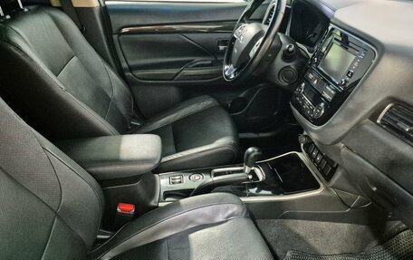 Mitsubishi Outlander III рестайлинг 3, 2017 год, 1 998 000 рублей, 17 фотография