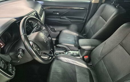 Mitsubishi Outlander III рестайлинг 3, 2017 год, 1 998 000 рублей, 14 фотография