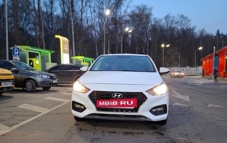 Hyundai Solaris II рестайлинг, 2017 год, 550 000 рублей, 2 фотография