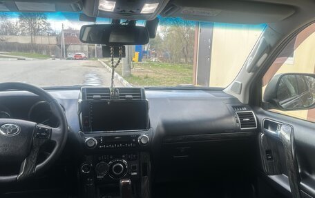 Toyota Land Cruiser Prado 150 рестайлинг 2, 2015 год, 3 350 000 рублей, 6 фотография