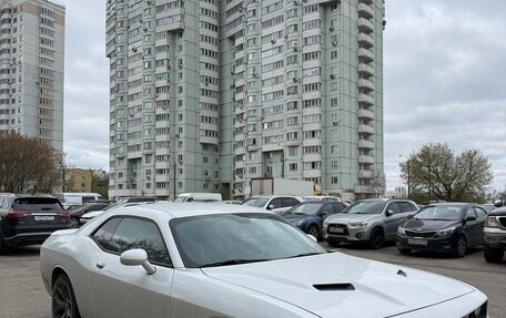 Dodge Challenger III рестайлинг 2, 2017 год, 3 650 000 рублей, 1 фотография