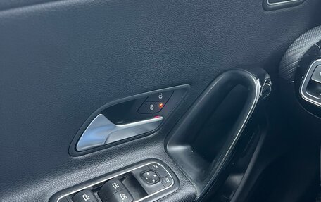 Mercedes-Benz CLA, 2019 год, 1 950 000 рублей, 10 фотография