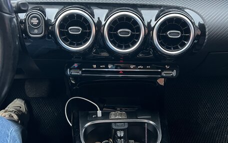 Mercedes-Benz CLA, 2019 год, 1 950 000 рублей, 12 фотография