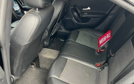 Mercedes-Benz CLA, 2019 год, 1 950 000 рублей, 14 фотография