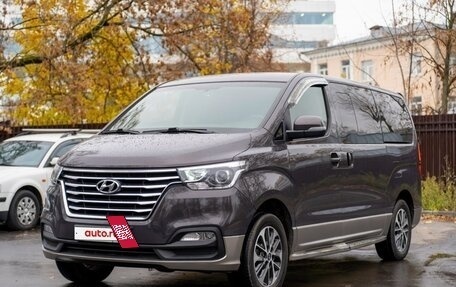 Hyundai Grand Starex Grand Starex I рестайлинг 2, 2019 год, 3 450 000 рублей, 2 фотография
