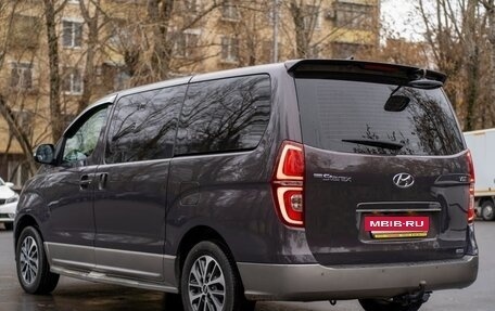 Hyundai Grand Starex Grand Starex I рестайлинг 2, 2019 год, 3 450 000 рублей, 4 фотография