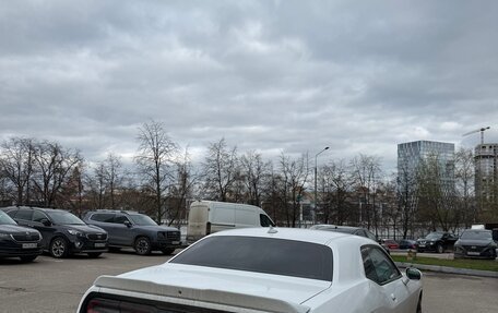 Dodge Challenger III рестайлинг 2, 2017 год, 3 650 000 рублей, 4 фотография