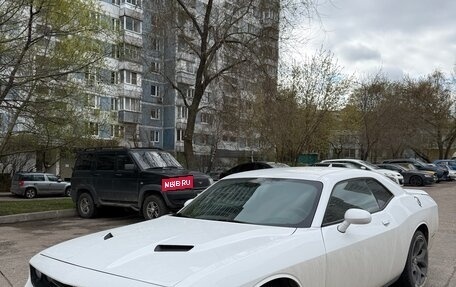 Dodge Challenger III рестайлинг 2, 2017 год, 3 650 000 рублей, 3 фотография