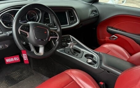 Dodge Challenger III рестайлинг 2, 2017 год, 3 650 000 рублей, 5 фотография