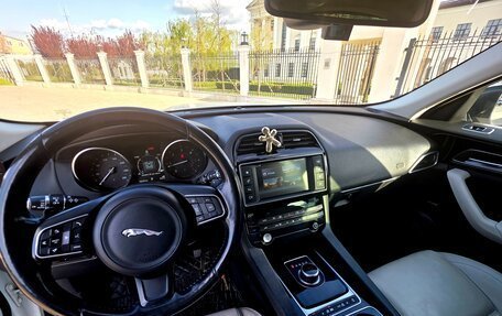 Jaguar F-Pace, 2016 год, 2 500 000 рублей, 5 фотография