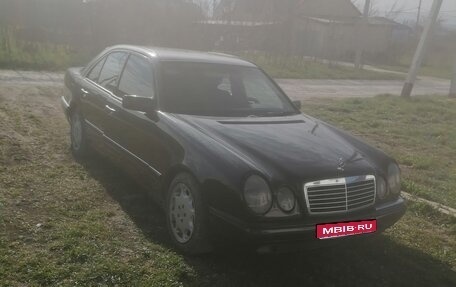 Mercedes-Benz E-Класс, 1997 год, 310 000 рублей, 1 фотография
