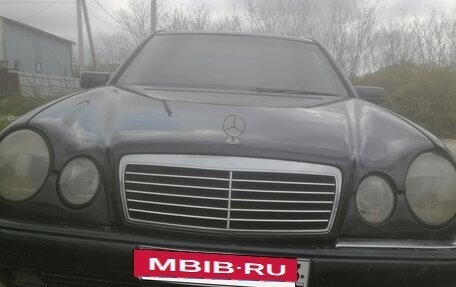 Mercedes-Benz E-Класс, 1997 год, 310 000 рублей, 2 фотография