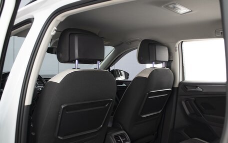 Volkswagen Tiguan II, 2019 год, 2 880 000 рублей, 11 фотография