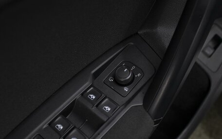 Volkswagen Tiguan II, 2019 год, 2 880 000 рублей, 18 фотография