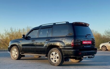 Toyota Land Cruiser 100 рестайлинг 2, 2004 год, 1 680 000 рублей, 3 фотография