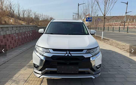 Mitsubishi Outlander III рестайлинг 3, 2021 год, 1 765 000 рублей, 2 фотография