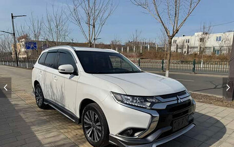 Mitsubishi Outlander III рестайлинг 3, 2021 год, 1 765 000 рублей, 3 фотография