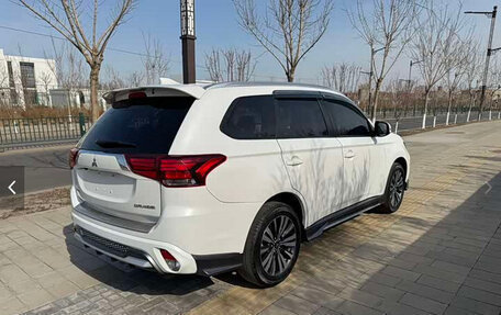 Mitsubishi Outlander III рестайлинг 3, 2021 год, 1 765 000 рублей, 9 фотография