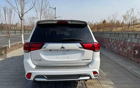 Mitsubishi Outlander III рестайлинг 3, 2021 год, 1 765 000 рублей, 8 фотография