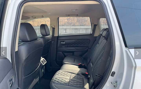 Mitsubishi Outlander III рестайлинг 3, 2021 год, 1 765 000 рублей, 6 фотография