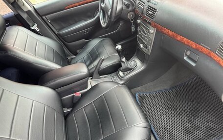 Toyota Avensis III рестайлинг, 2005 год, 650 000 рублей, 17 фотография