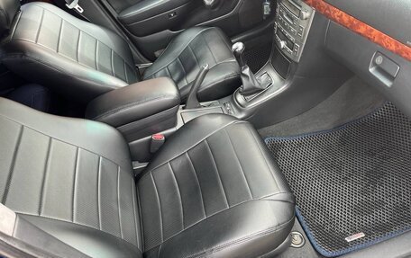 Toyota Avensis III рестайлинг, 2005 год, 650 000 рублей, 18 фотография