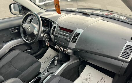 Mitsubishi Outlander III рестайлинг 3, 2008 год, 1 399 000 рублей, 13 фотография