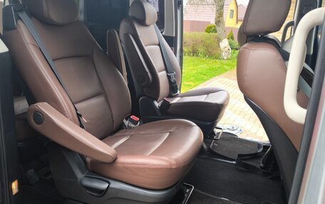 Hyundai Grand Starex Grand Starex I рестайлинг 2, 2019 год, 4 500 000 рублей, 4 фотография