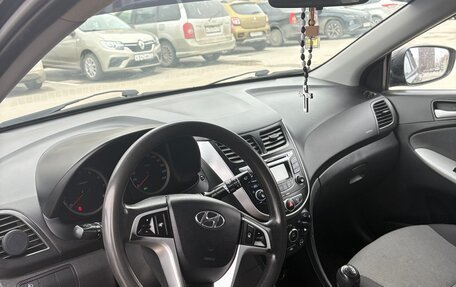 Hyundai Solaris II рестайлинг, 2011 год, 750 000 рублей, 5 фотография