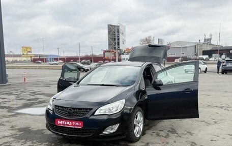 Opel Astra J, 2011 год, 520 000 рублей, 1 фотография