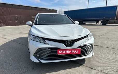 Toyota Camry, 2019 год, 2 350 000 рублей, 3 фотография