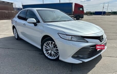 Toyota Camry, 2019 год, 2 350 000 рублей, 4 фотография