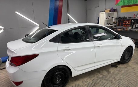 Hyundai Solaris II рестайлинг, 2015 год, 910 000 рублей, 3 фотография