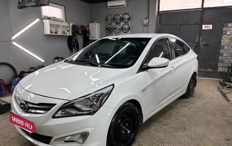 Hyundai Solaris II рестайлинг, 2015 год, 910 000 рублей, 2 фотография