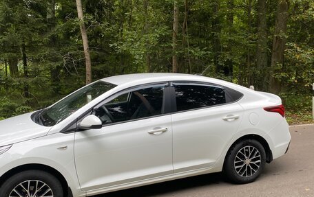 Hyundai Solaris II рестайлинг, 2019 год, 1 050 000 рублей, 3 фотография