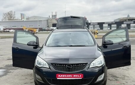 Opel Astra J, 2011 год, 520 000 рублей, 2 фотография