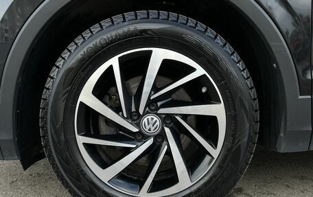 Volkswagen Tiguan II, 2018 год, 2 890 000 рублей, 13 фотография