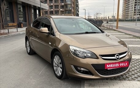 Opel Astra J, 2014 год, 1 070 000 рублей, 2 фотография