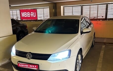 Volkswagen Jetta VI, 2012 год, 800 000 рублей, 25 фотография