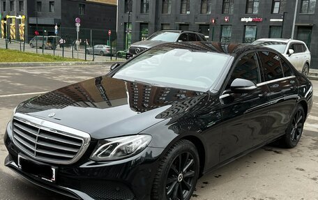 Mercedes-Benz E-Класс, 2019 год, 3 150 000 рублей, 1 фотография