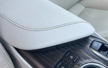 Toyota Camry, 2019 год, 3 200 000 рублей, 6 фотография