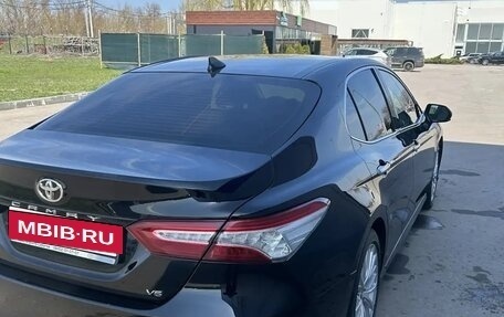 Toyota Camry, 2019 год, 3 200 000 рублей, 2 фотография