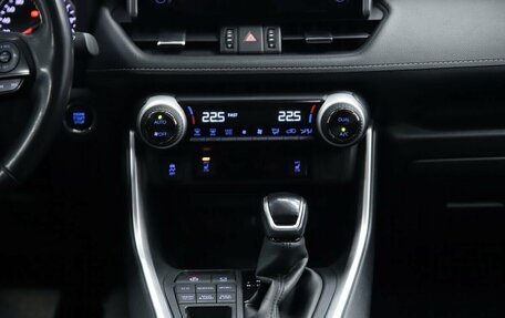 Toyota RAV4, 2021 год, 3 590 000 рублей, 14 фотография