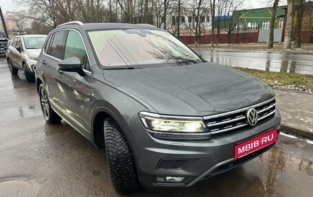 Volkswagen Tiguan II, 2018 год, 3 000 000 рублей, 2 фотография