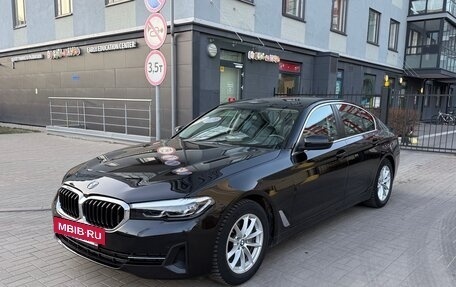 BMW 5 серия, 2021 год, 2 950 000 рублей, 3 фотография