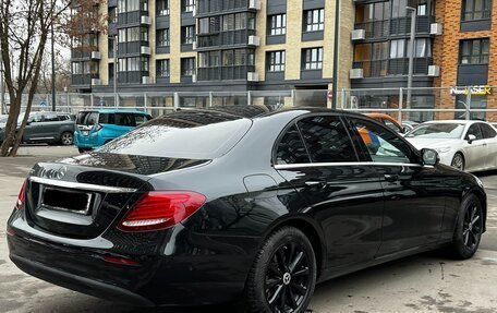 Mercedes-Benz E-Класс, 2019 год, 3 150 000 рублей, 4 фотография