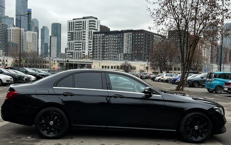 Mercedes-Benz E-Класс, 2019 год, 3 150 000 рублей, 5 фотография