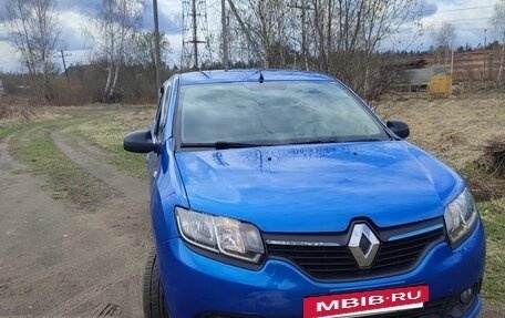 Renault Logan II, 2016 год, 850 000 рублей, 2 фотография