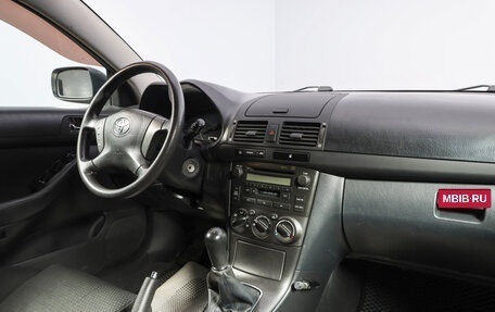 Toyota Avensis III рестайлинг, 2005 год, 699 000 рублей, 10 фотография