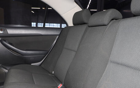 Toyota Avensis III рестайлинг, 2005 год, 699 000 рублей, 17 фотография